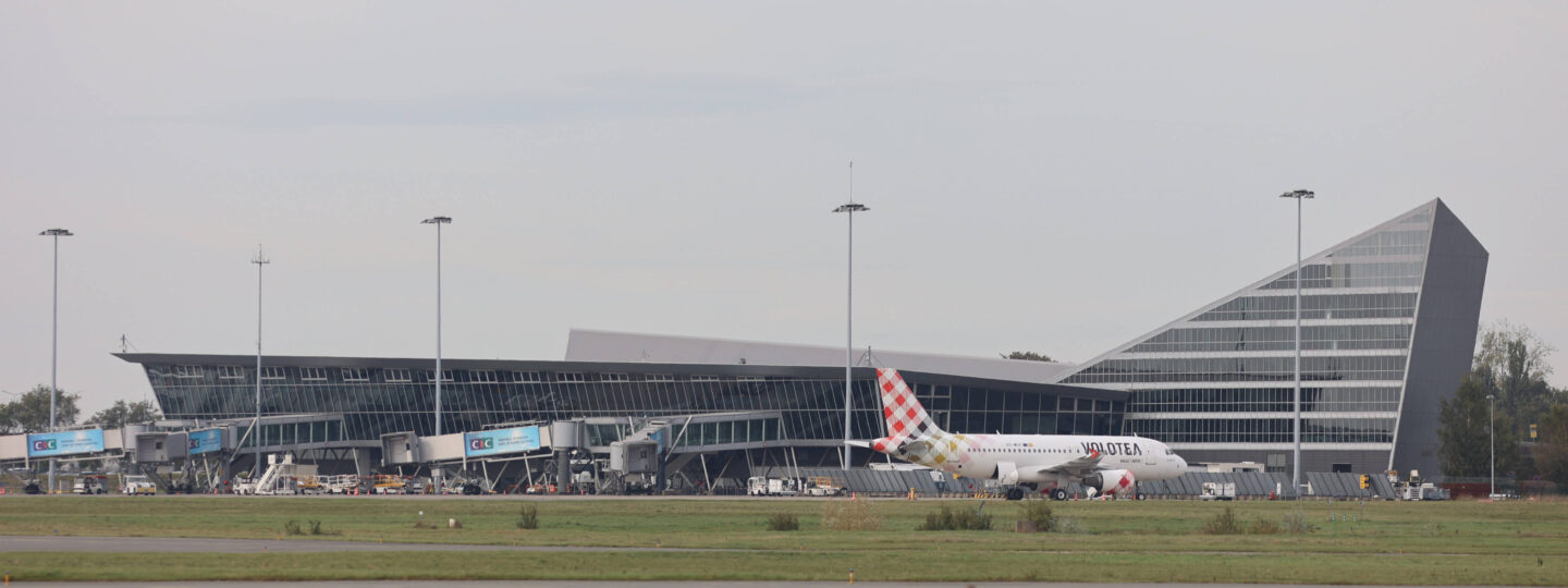 L&rsquo;aeroport de Lille-Lesquin evacue en raison dÕune alerte a la bombe