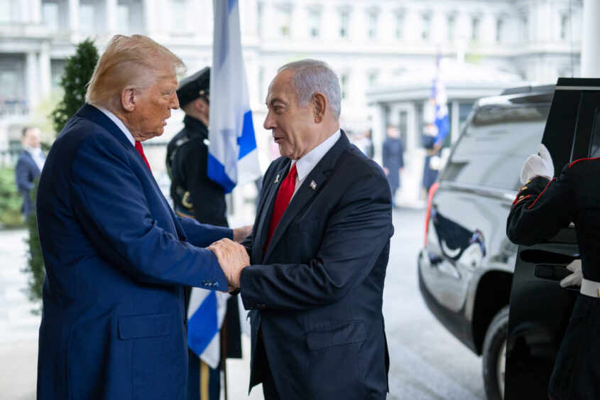 Frappes israéliennes en Iran : un revers pour la diplomatie de Trump ?