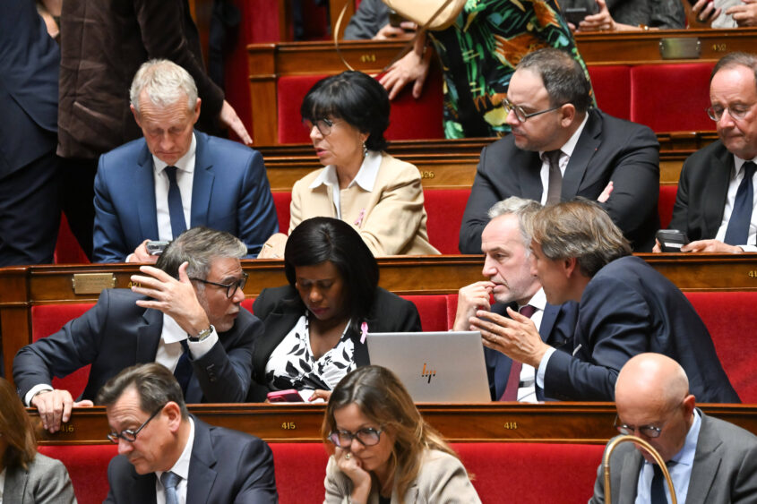 Budget de la Sécu : le PS devra-t-il rejeter le texte, malgré la suspension de la réforme des retraites ?