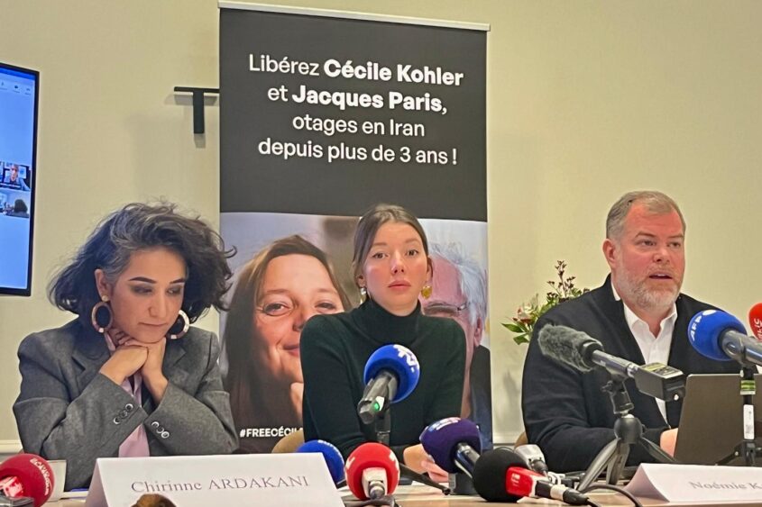 Iran : « Chaque jour de plus engage la responsabilité de l’État français » dénonce Noémie Kohler à propos de la détention de Cécile Kohler et Jacques Paris