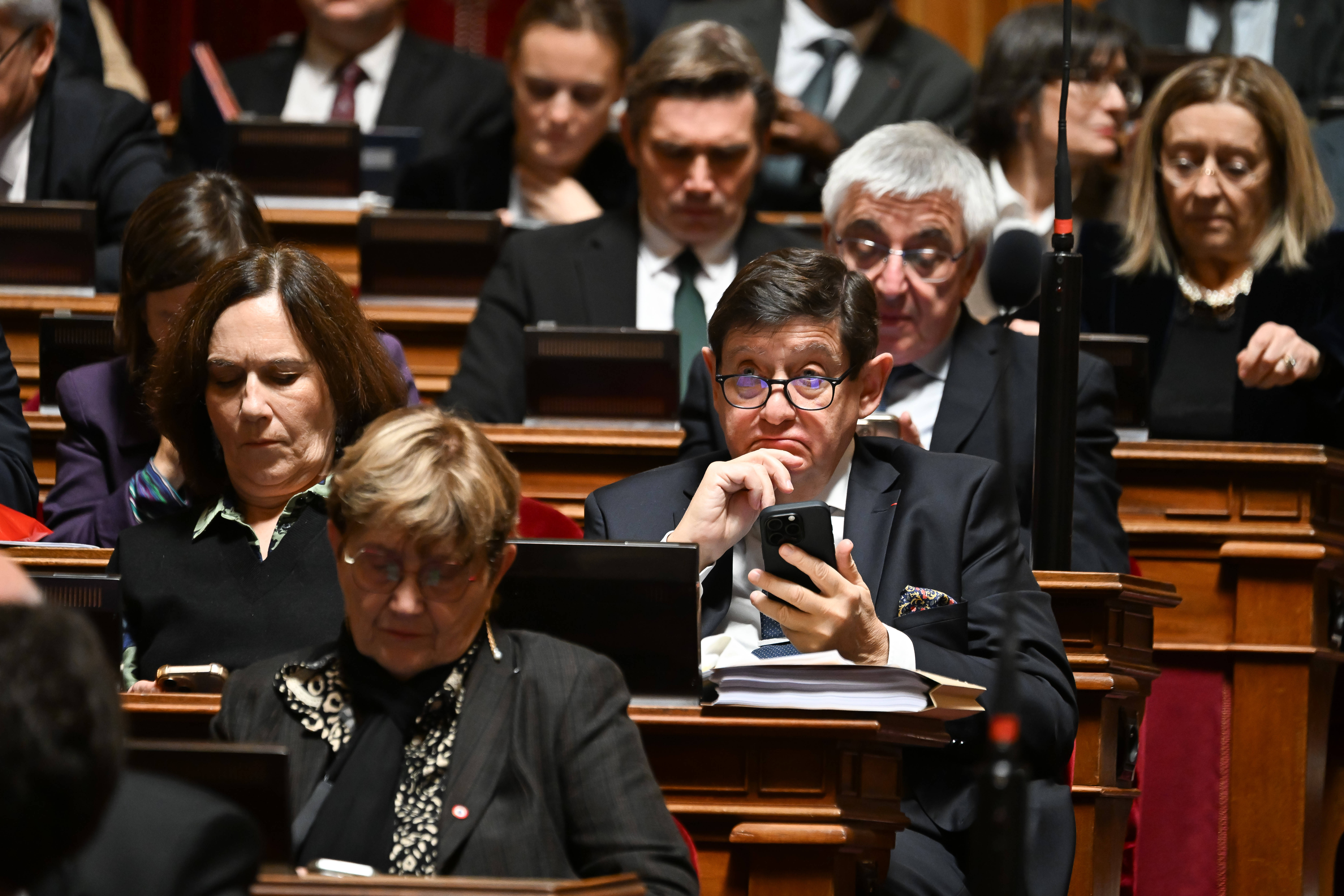 Budget : « On a des signaux dans notre direction », salue le PS Patrick Kanner, mais « un trou dans la raquette » sur les recettes