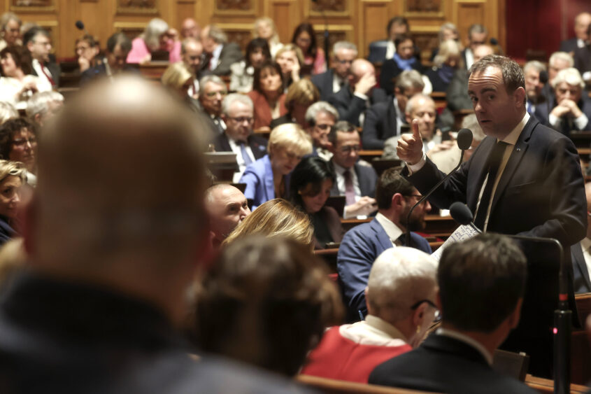 « Tant mieux, mais… » : la bonne surprise sur le déficit 2025 n’éteint pas les craintes de la commission des finances du Sénat