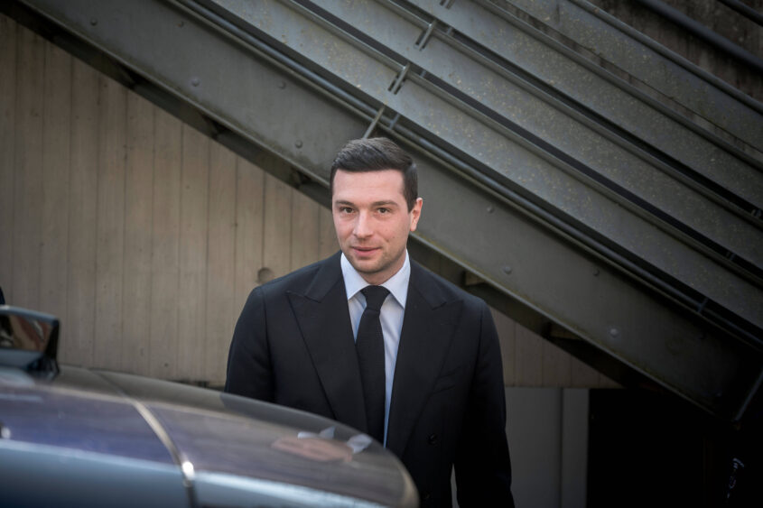 Jordan Bardella dans Paris Match avec la princesse Maria-Carolina de Bourbon des Deux- Siciles : « Est-ce que les Français vont acheter l’histoire du conte de fées » ?