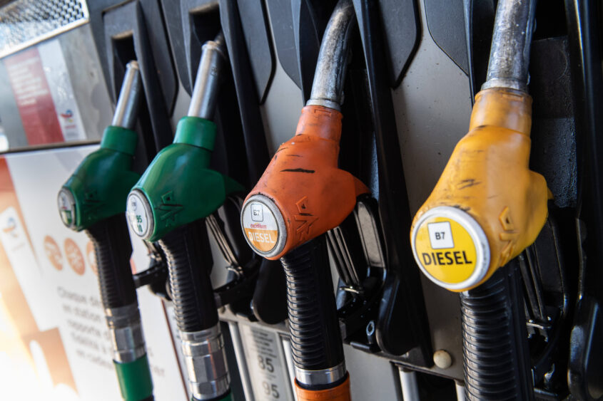 Cessez-le-feu en Iran : les carburants en baisse de « 5 à 10 centimes très rapidement », selon les industriels, le gouvernement prévoit des contrôles