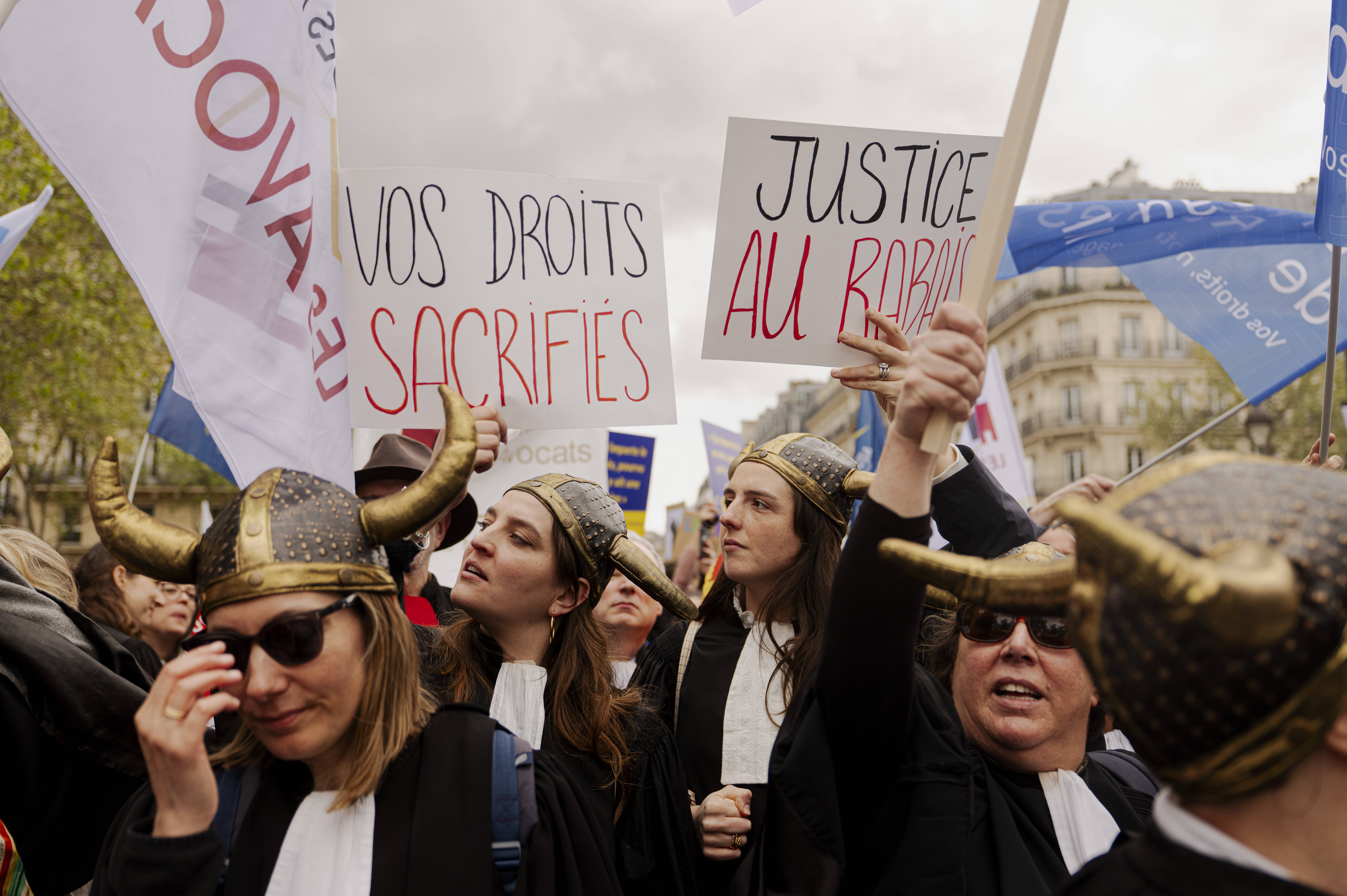 Justice criminelle : devant le Sénat, les avocats, en colère, dénoncent « un problème démocratique » et demandent le « retrait du texte »