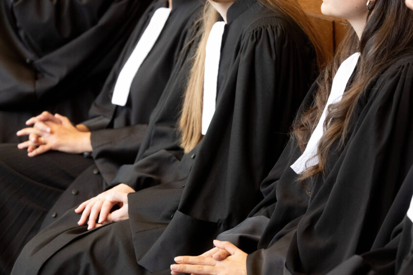Protection de l’enfance : au Sénat, le droit à un avocat auprès de chaque enfant placé, se fissure sur son application