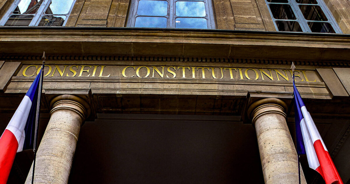Le Conseil constitutionnel est-il devenu un arbitre sursollicité ?