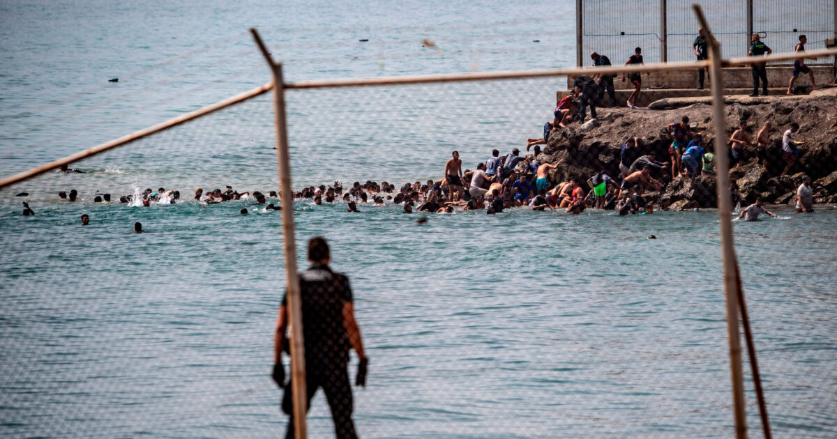 Ceuta : l’Italie propose de fermer l’espace Schengen à l’Espagne, la droite et l’extrême-droite accusent Pedro Sanchez