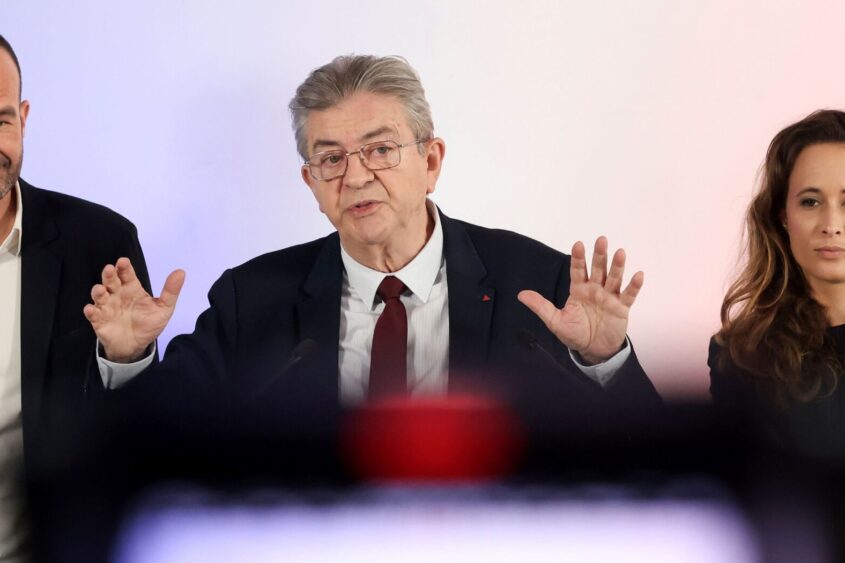 Jean-Luc Mélenchon dénonce un gouvernement « dépassé » face à la flambée des prix des carburants