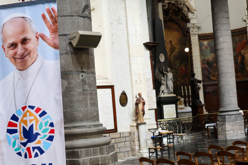 Visite du Pape Léon XIV : quelles personnalités politiques assisteront à la messe samedi Place de la Concorde ?