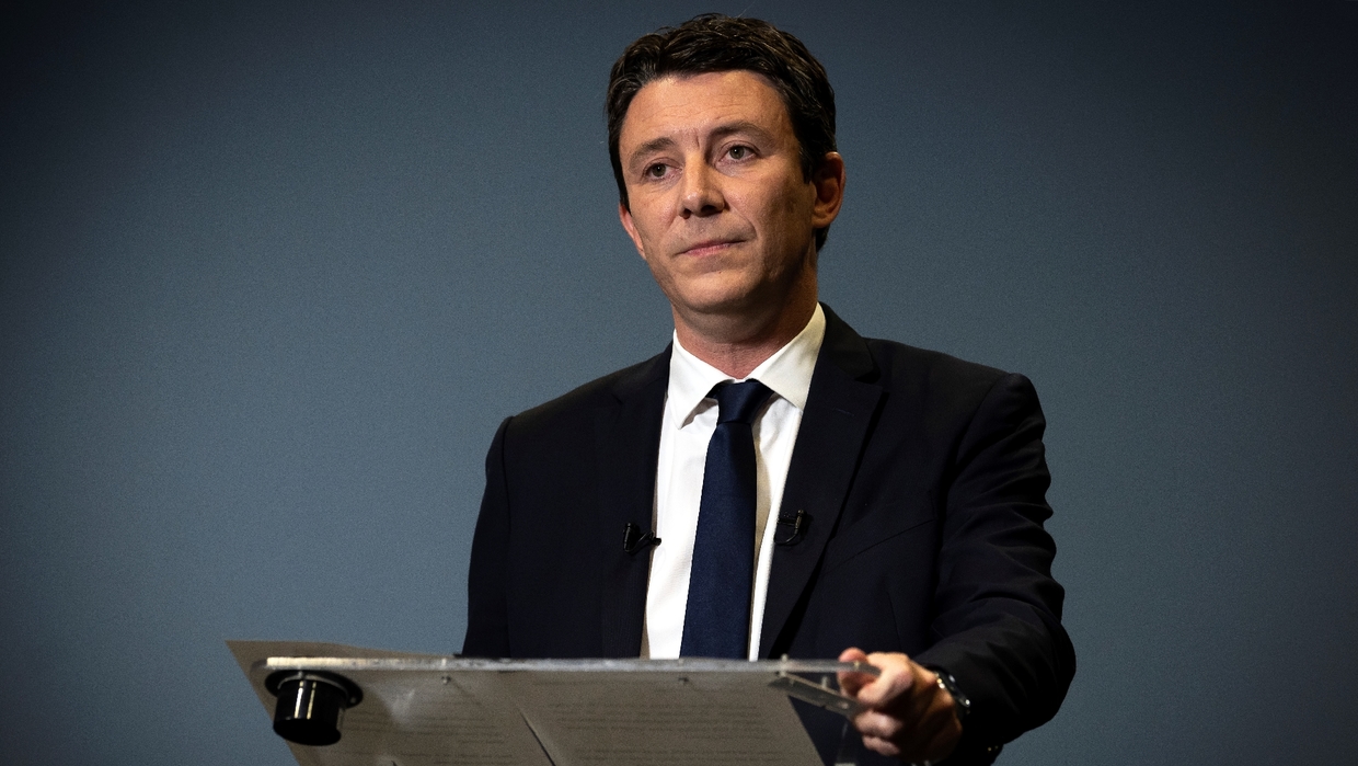 Video De Benjamin En Train De Se Branler Retrait de Griveaux : après « la sidération », LREM à la recherche d'un  nouveau candidat pour Paris | Public Senat