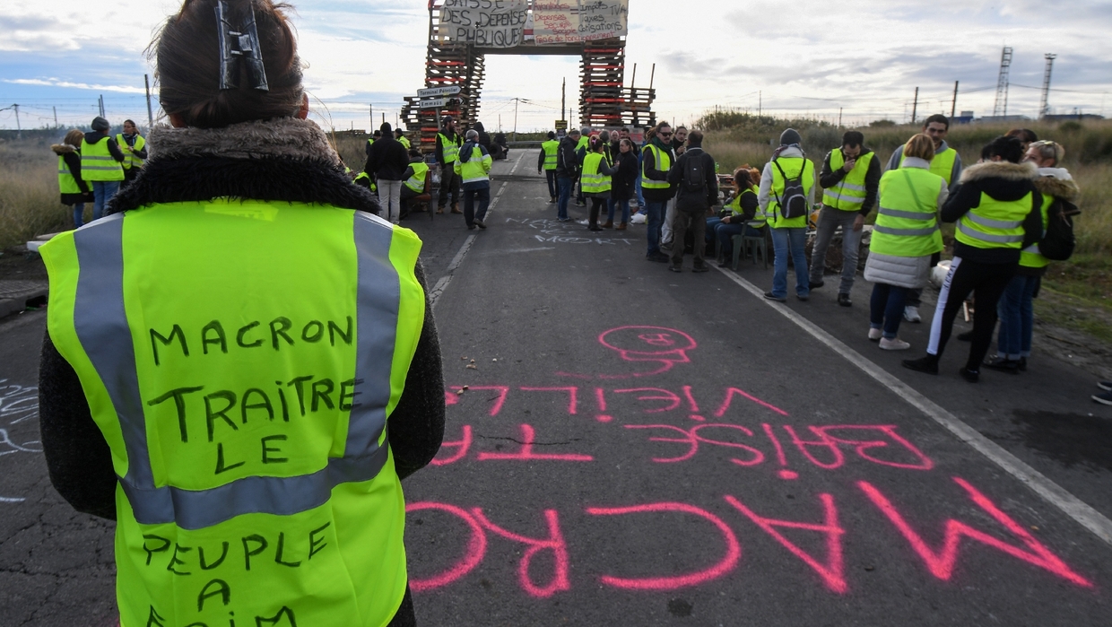 Gilets Jaunes La Haine Contre Le Roi Macron Moteur De