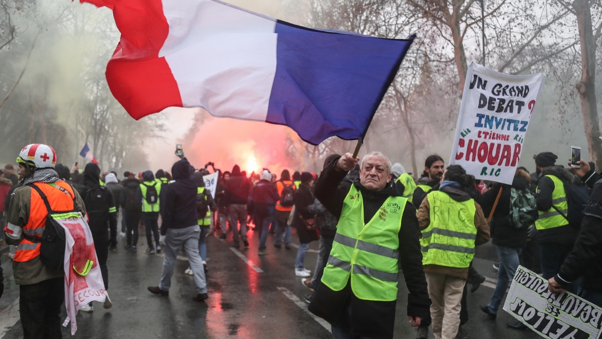 Les Gilets Jaunes De Nouveau Dans La Rue Malgré Le