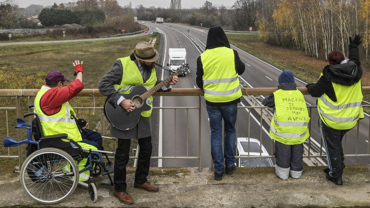 Gilets Jaunes La Mobilisation Sessouffle Avant Lacte 2