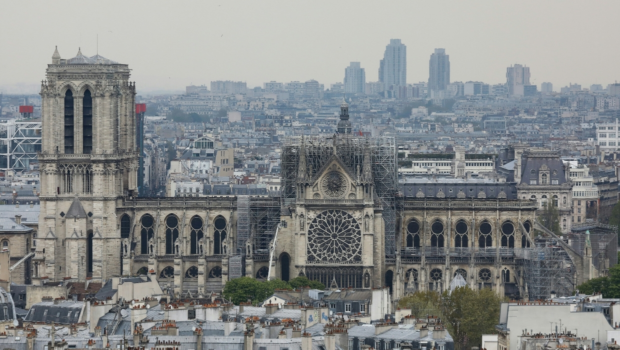 Young lady Childish Pigment Notre-Dame: trêve des partis pour les européennes, le temps du "deuil" |  Public Senat