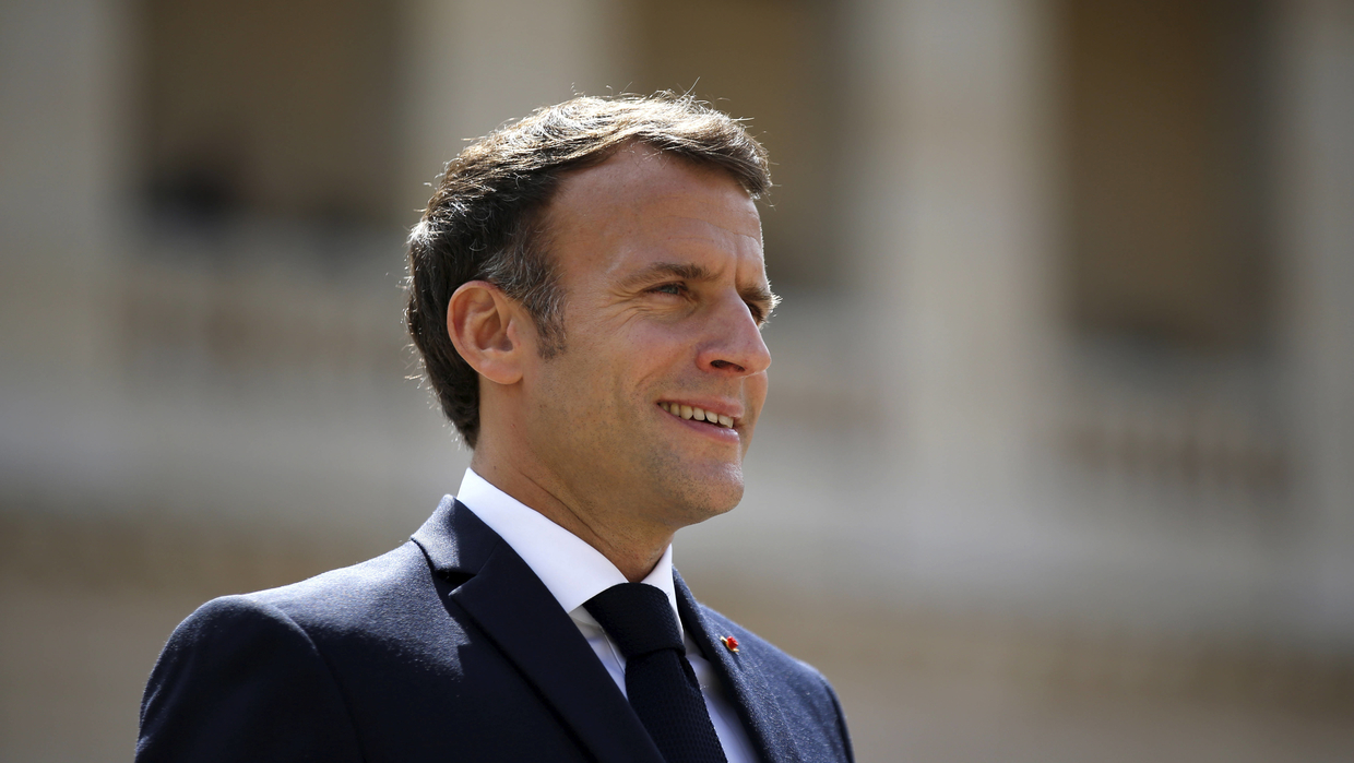 serie presidentielle 2022 et si c etait emmanuel macron public senat