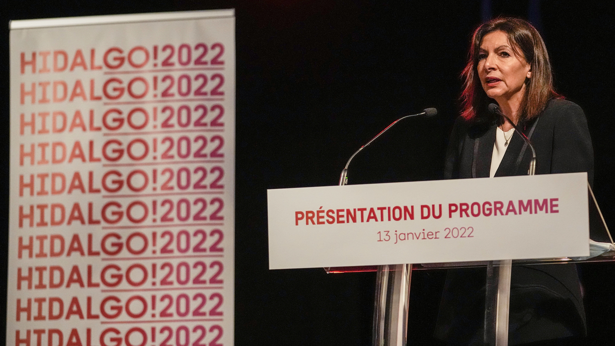 Anne Hidalgo stellt ihr Programm vor, das sich auf die Wiederbelebung von Arbeit und Ökologie konzentriert