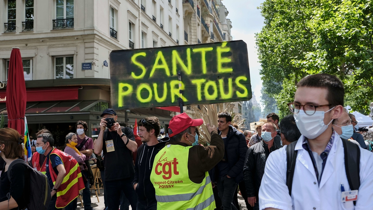 Le Conseil constitutionnel valide le passe sanitaire à l ...