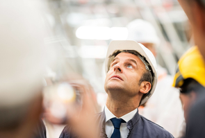 Le president de la Republique en visite sur le chantier de la Cathedrale de Notre Dame de Paris pour commemorer le 3e anniversaire de l'incendie