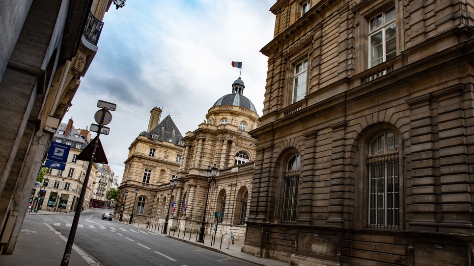 Le Sénat, rue de Vaugirard, pendant le confinement en mars 2020