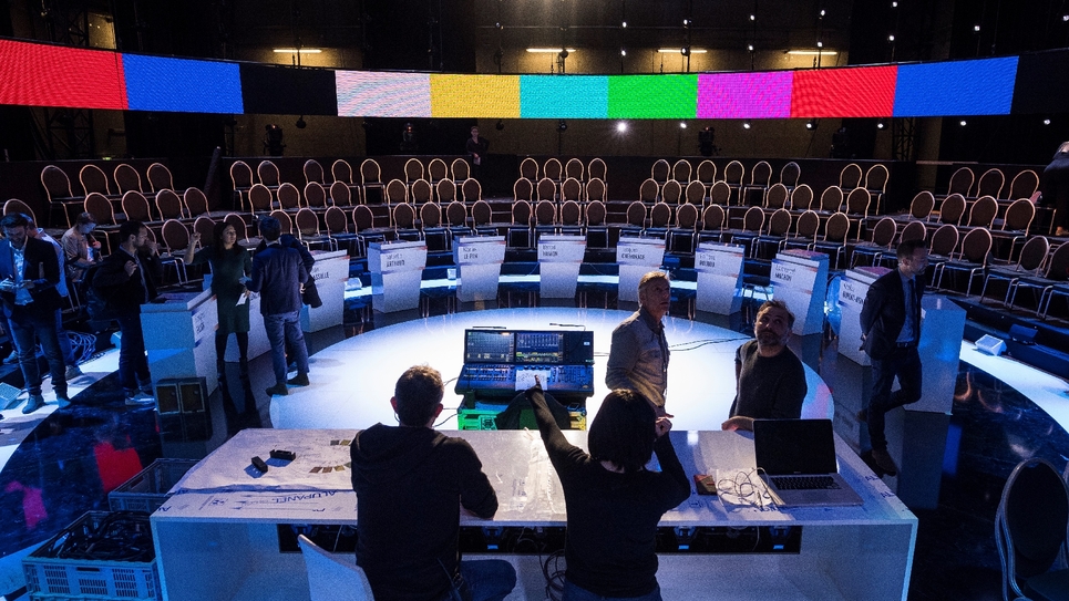 Des Politiques à La Télé Qui Débattent Débat : les enjeux pour les onze candidats à la présidentielle | Public