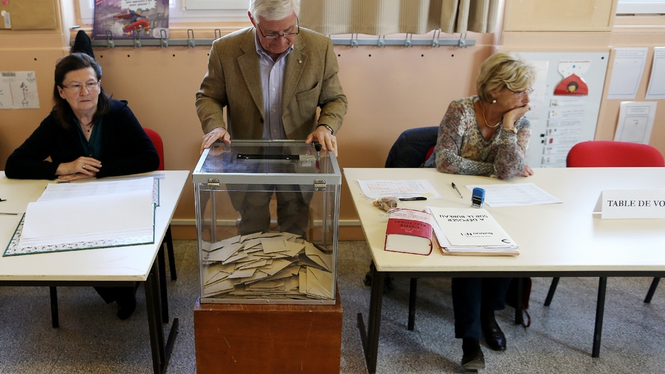 Bureaux de vote: le défi des maires pour recruter des ...