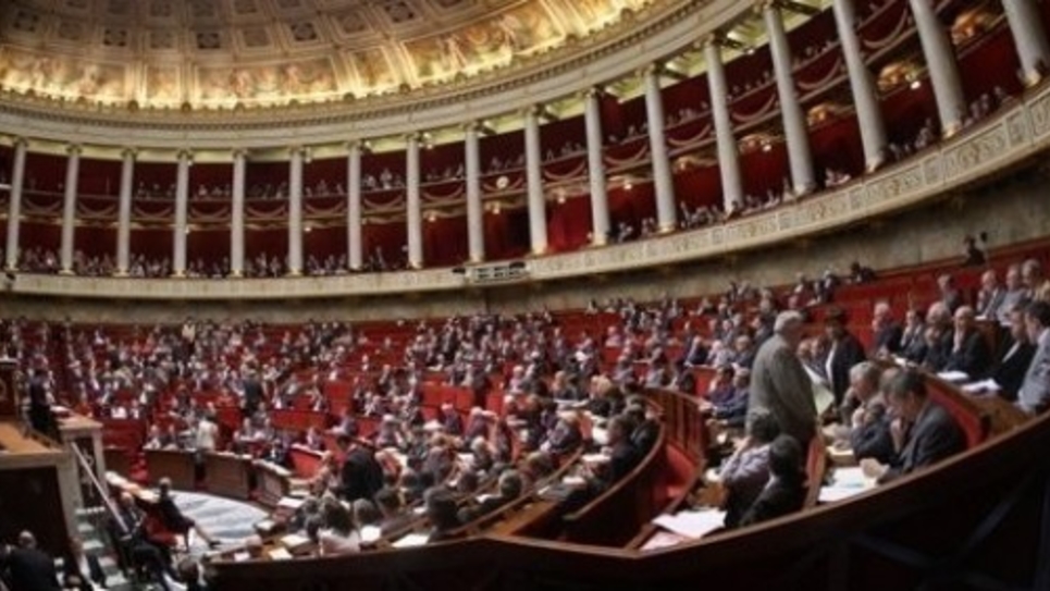 Le Mariage Homosexuel Adopte A L Assemblee Nationale Public Senat