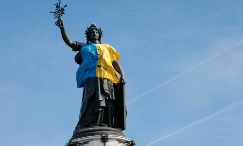 PARIS: La statue place de la Republique porte les couleurs du drapeau ukrainien pour protester contre l invasion militaire russe