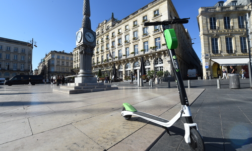 Une trottinette électrique à Bordeaux