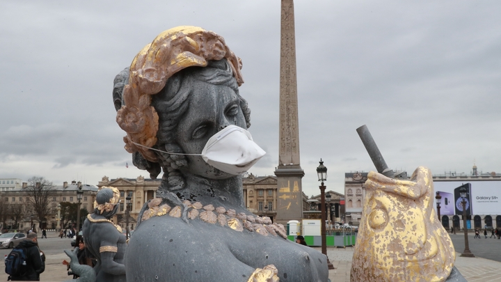 Des masques protecteurs ont été apposés le 31 mars 2018 devant la bouche de statues place de la Concorde, afin de dénoncer l'inaction des pouvoirs publics contre la pollution de l'air
