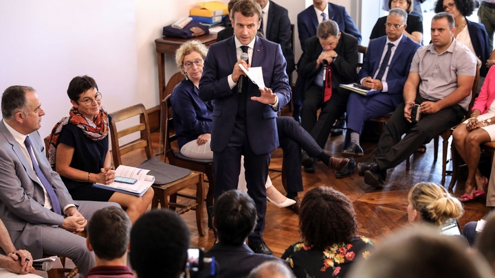 Emmanuel Macron lors d'un meeting devant la Préfecture de La Reunion, le 24 octobre 2019