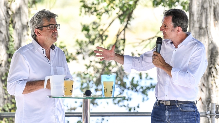 Le maire EELV de Grenoble Eric Piolle (D) et le chef  de file de la France insoumise Jean-Luc Mélenchon, aux  Amphis d'été des Insoumis à Châteauneuf-sur-Isère (Drôme), le 21 août 2020  