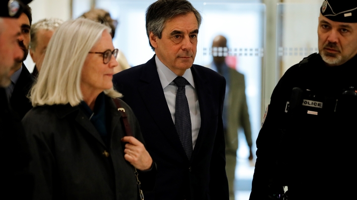 François Fillon et sa femme Penelope arrivent au tribunal, le 10 mars 2020 à Paris
