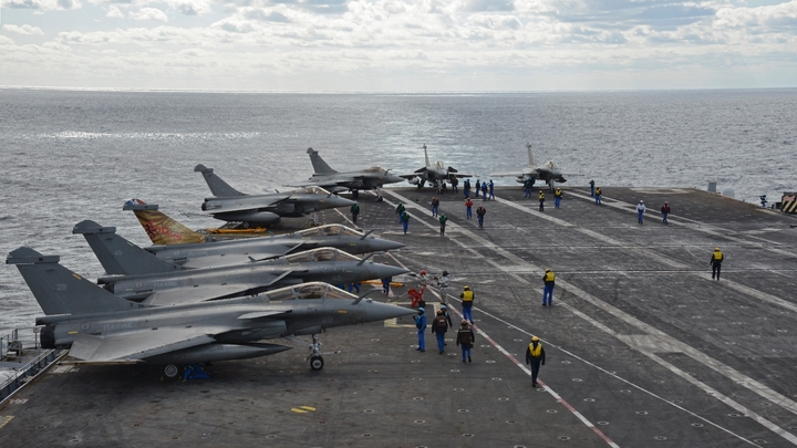 Le pont d'envol du porte-avions français Charles de Gaulle, le 10 février 2020 au large des côtes chypriotes  