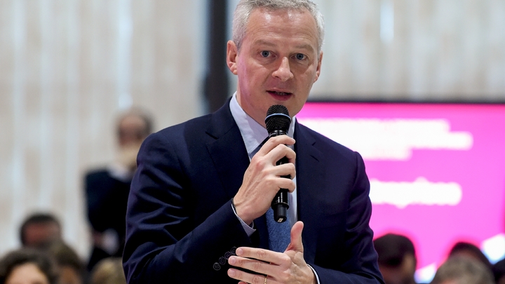 Bruno Le Maire a souhaité des entreprises "solides" pour innover et exporter, devant des chefs d'entreprises, à Paris, le 13 octobre 2017
