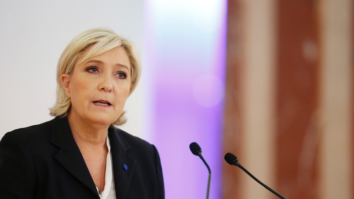 Marine Le Pen, la candidate du FN à l'élection présidentielle, lors d'une conférence "la France face au terrorisme", à Paris le 10 avril 2017