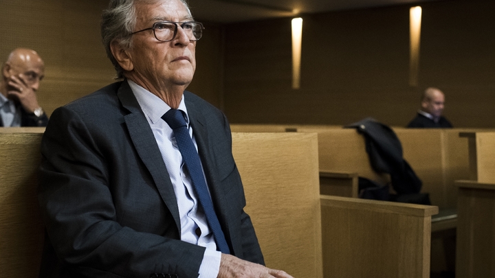 Le sénateur du Tarn-et-Garonne Yvon Collin devant le tribunal de Lyon le 21 septembre 2017
