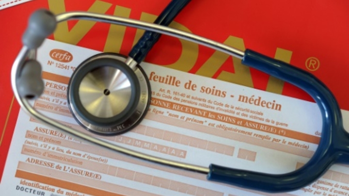 Le modèle du "médecin de famille", installé seul à la campagne pour des centaines de patients, n'a plus le vent en poupe