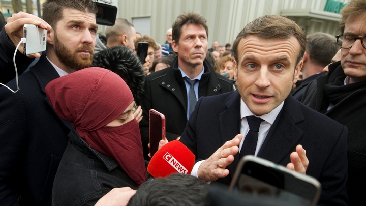 Emmanuel Macron lors d'une visite consacrée à la lutte contre le "séparatisme" islamiste, le 18 février 2020 à Mulhouse