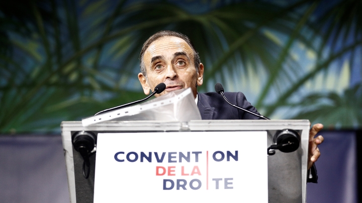 Éric Zemmour prononçant son discours devant la "Convention de la droite" le 28 septembre 2019 à Paris