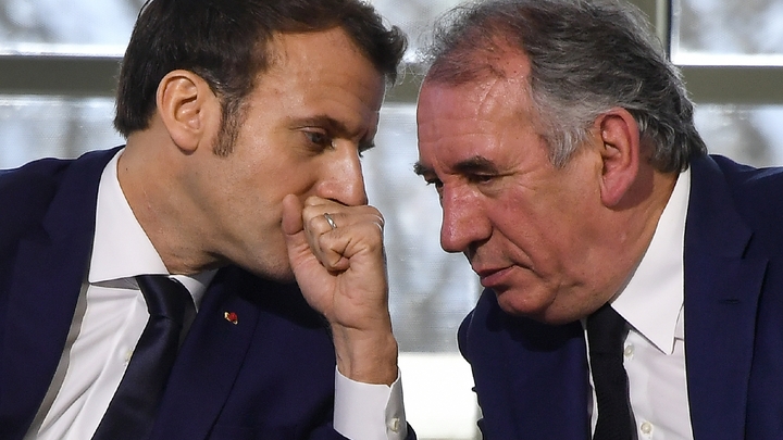 Le président du MoDem François Bayrou (D) avec le président Emmanuel Macron à Pau, le 14 janvier 2020