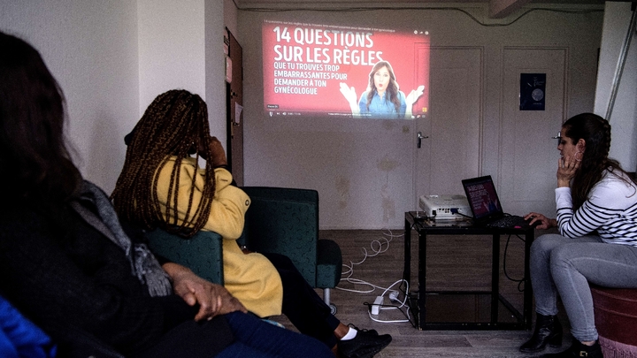 Des réfugiées assistent à un atelier de l'ONG "Gynécologie sans frontières" à Bray-sur-Seine (sud-est de Paris), le 10 février 2020