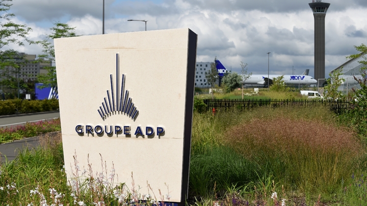 Le projet de loi vise notamment à lever les contraintes légales qui obligent l'État à détenir la majorité des parts d'ADP