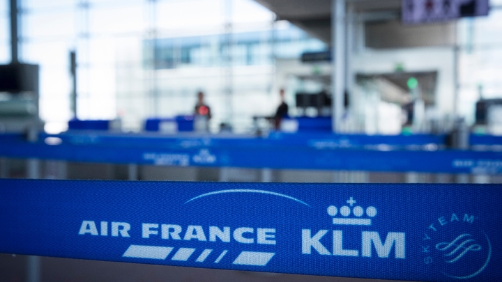 Les logos d'Air France KLM à l'aéroport de Roissy-Charles-de-Gaulle, le 6 août 2018