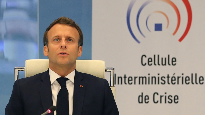 Le président Emmanuel Macron lors d'une visio-conférence avec les préfets, le 13 mai 2020 à Paris