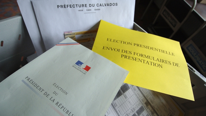 Le formulaire de parrainage de candidat à l'élection présidentielle, présenté le 22 février 2007 à Caen
