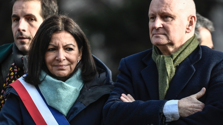 Christophe Girard, adjoint à la Culture de la Mairie de Paris (d) en compagnie de la Maire, Anne Hidalgo, le 20 janvier 2020 à Paris 