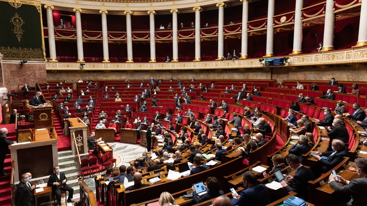 Paris: weekly session of questions to the government