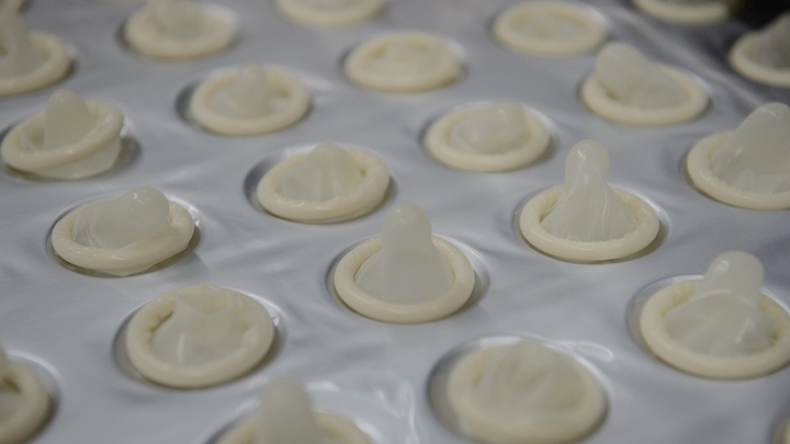 Une usine de préservatifs à Xapuri, au Brésil, le 7 octobre 2014