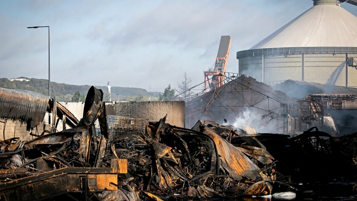 Vue d'une partie de l'usine Lubrizol à Rouen le 27 septembre 2019 au lendemain de l'incendie qui l'a touchée